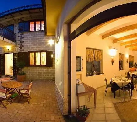 Casa Pendola לינה וארוחת בוקר 4*