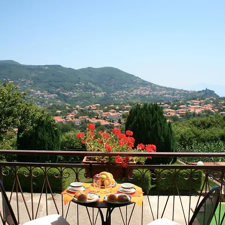 Casa Pendola ベッド・アンド・ブレックファスト アジェーロラ